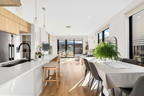Spacious Urban Oasis In Throsby Canberra - Accommodation Georgetown 0
