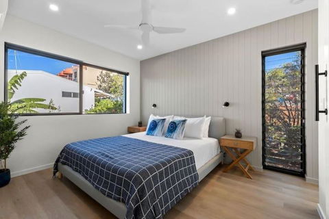 SPECTACULAR THREE BAYS - Accommodation Georgetown 1
