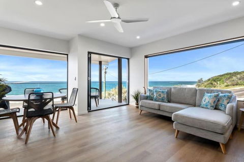 SPECTACULAR THREE BAYS - Accommodation Georgetown 3
