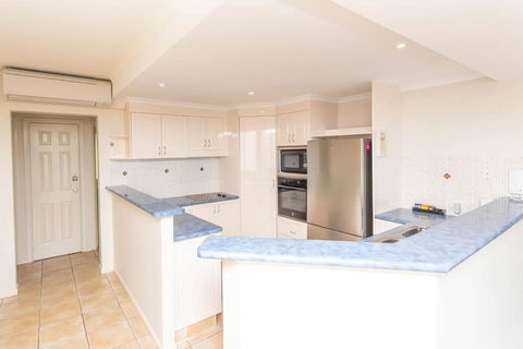 STAR VIEW 9, POOL, WIFI, SLEEP 4, BEST VIEWS IN AIRLIE - Accommodation Georgetown 2
