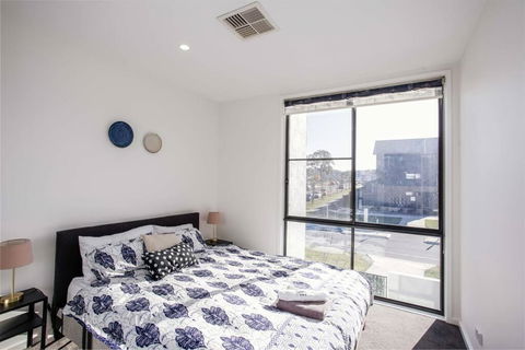 Stylish 3 BR Townhouse At Moncrieff Close To Playground - Accommodation Georgetown 3