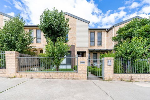 Superb 3BR Townhouse Near Town Centre - Accommodation Georgetown 0
