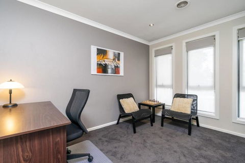 Superb 3BR Townhouse Near Town Centre - Accommodation Georgetown 2