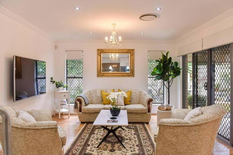 The Arcadia - Entire Luxurious English Cottage With Huge Privacy Near CBD - Accommodation Georgetown 0