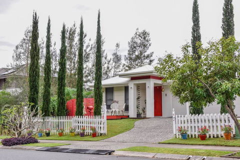 The Arcadia - Entire Luxurious English Cottage With Huge Privacy Near CBD - Accommodation Georgetown 2