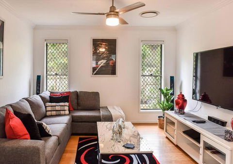 The Arcadia - Entire Luxurious English Cottage With Huge Privacy Near CBD - Accommodation Georgetown 3