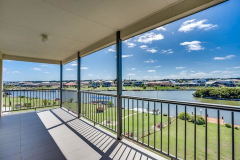 T2 12 Wentworth Pde Hindmarsh Island - No Linen Included - Accommodation Georgetown 2