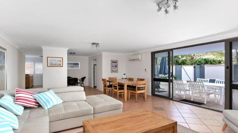 Terrigal Tranquility Pool In Complex, In The Heart Of Terrigal - Accommodation Georgetown 3