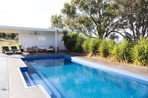 The Albens - Countryside Chic Amongst The Hills - Accommodation Georgetown 0