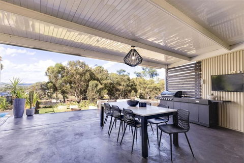 The Albens - Countryside Chic Amongst The Hills - Accommodation Georgetown 2