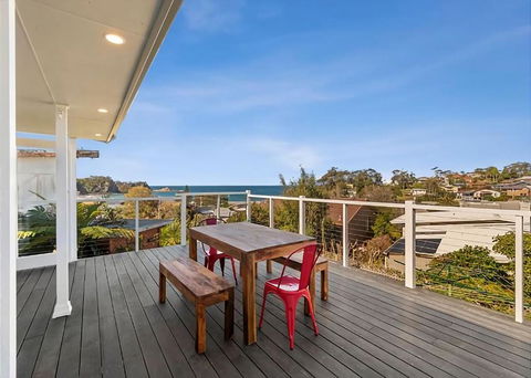 The Bach House Pet Friendly In Malua Bay - Accommodation Georgetown 0