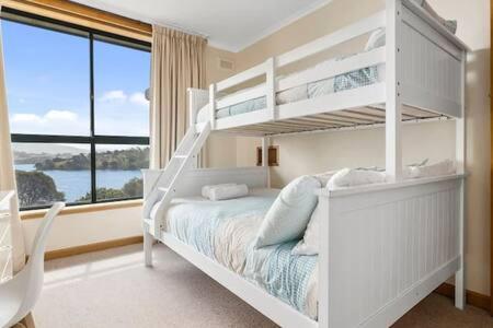 The Bay Waterfront Home 10 Min To CBD Sleeps 9 - Accommodation Georgetown 1