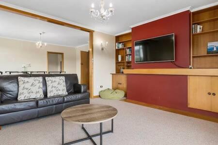 The Bay Waterfront Home 10 Min To CBD Sleeps 9 - Accommodation Georgetown 0