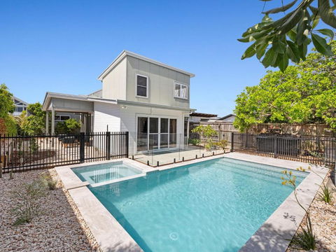 The Beachside Sanctuary -500m From Beach With Pool & Heated Spa - Accommodation Georgetown 1