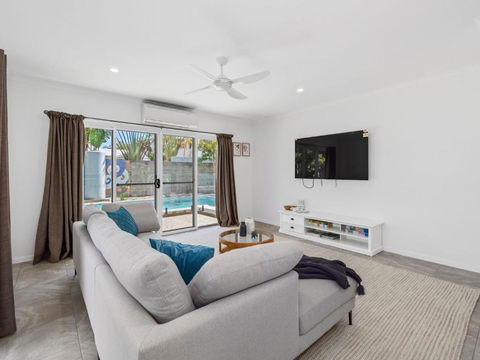 The Beachside Sanctuary -500m From Beach With Pool & Heated Spa - Accommodation Georgetown 3