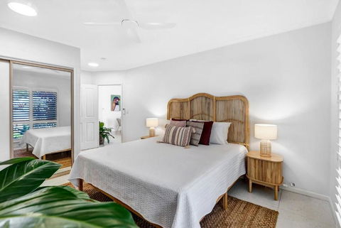 The Bird House - Poolside Haven A Stroll From Beach - Accommodation Georgetown 3