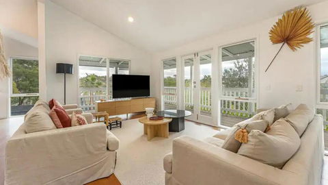 The Birkdale With Heated Pool By Ready Set Stay - BYO Linen And Towels - Accommodation Georgetown 2