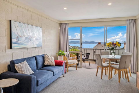 The Charming SOHO - Modern Pad With Scenic Views - Accommodation Georgetown 0