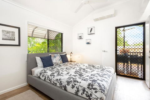 The Cottage - Mountain Views 1BR - 5 Min To Beach - Accommodation Georgetown 3