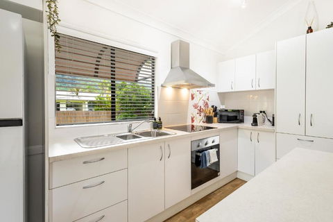 The Cottage - Mountain Views 1BR - 5 Min To Beach - Accommodation Georgetown 2