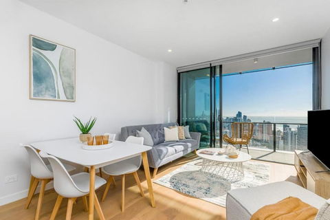 The Darling Of Broadbeach - With Spectacular Views - Accommodation Georgetown 2