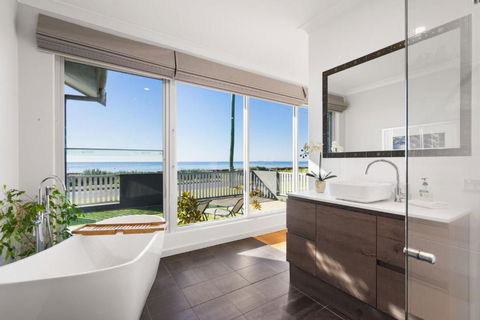 THE DECK HOUSE - Beautiful Busselton Beachfront - Accommodation Georgetown 3