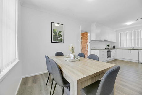 The Family Retreat - Near Mt Panorama & Racecourse - Accommodation Georgetown 2