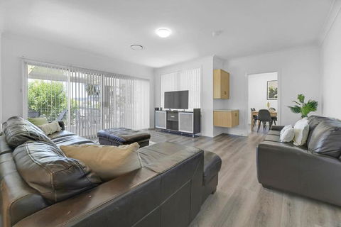 The Family Retreat - Near Mt Panorama & Racecourse - Accommodation Georgetown 3