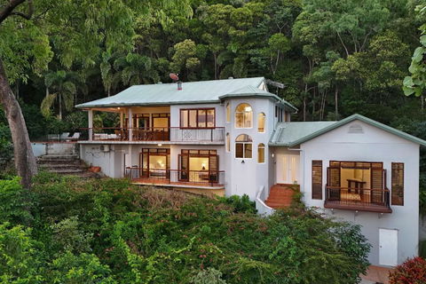 The Ferns Villa Serene Rainforest Retreat With Ocean Breezes - Accommodation Georgetown 2