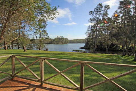 Berrara Lagoon Front Chalet - Accommodation Georgetown 0