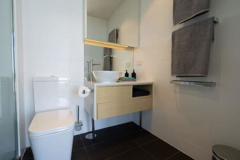 Blue Moon At Watson - Wifi - Gym - Pool - Cafe - Accommodation Georgetown 3