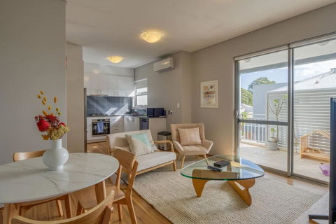 The Nordic Nook - A Relaxed Redcliffe Stay - Accommodation Georgetown 2