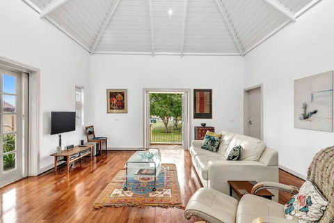 Time And Tide Hideaway - A Spacious Beachside Escape - Accommodation Georgetown 0