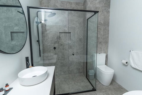 Warners At The Bay - Accommodation Georgetown 3