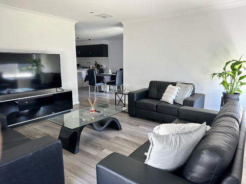 Xquisite - Accommodation Georgetown 0