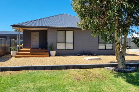 Wellington Marina70 - Accommodation Georgetown 1