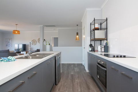 Xanadu - Aldinga Beach - C21 SouthCoast Holidays - Accommodation Georgetown 3