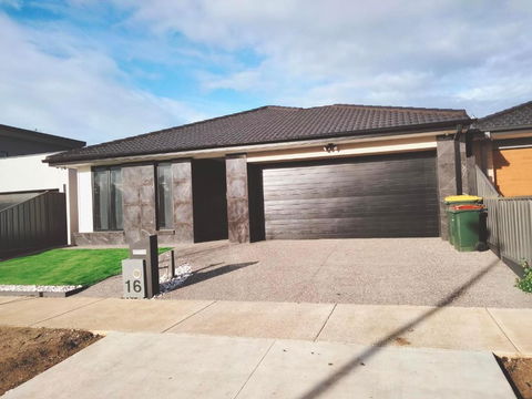 Modern And Cosey 4 Bedroom House Walk To Beach - Accommodation Georgetown 0