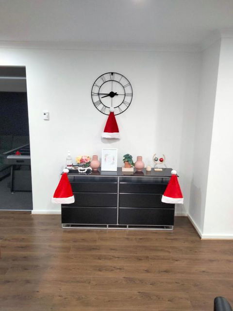Modern And Cosey 4 Bedroom House Walk To Beach - Accommodation Georgetown 3