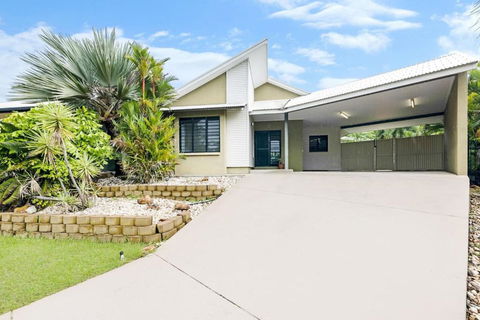 Ah Mat Bungalow - Tropical Darwin Stay With Pool - Accommodation Georgetown 1