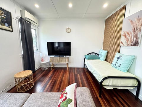 Zen Escape Guest House- Hidden Little Gem, Funky Corner, Boutique Granny Flat - Accommodation Georgetown 3