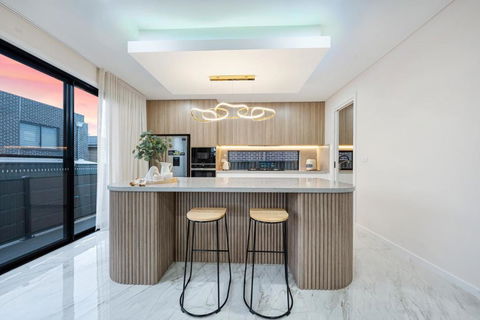 Spacious & Luxury 4Bed Room Retreat Near Station - Accommodation Georgetown 2