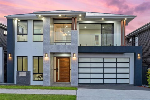 Spacious & Luxury 4Bed Room Retreat Near Station - Accommodation Georgetown 0