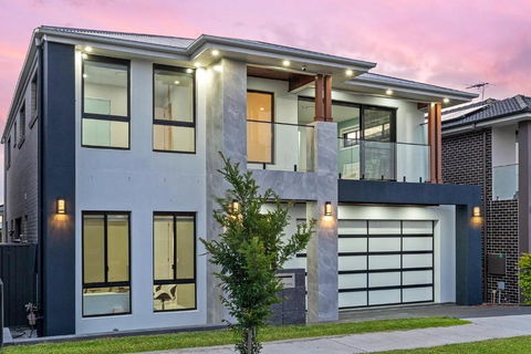 Spacious & Luxury 4Bed Room Retreat Near Station - Accommodation Georgetown 1