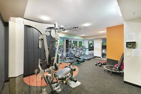 ZEN LUXURY: 2-Story 4-BR Penthouse In Darwin City With Mindal Markets & Harbour Views - Accommodation Georgetown 1