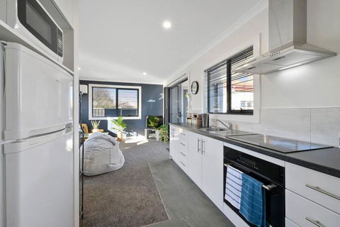 Zoo Villas: Villa Giraffe - Central Wynyard - Accommodation Georgetown 1