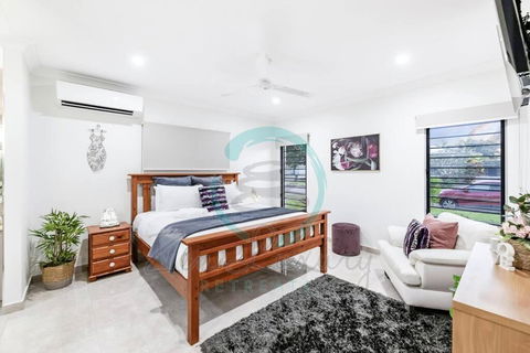 Zenhouse: 4BR Stylish Work/Family Home In Muirhead - Accommodation Georgetown 2