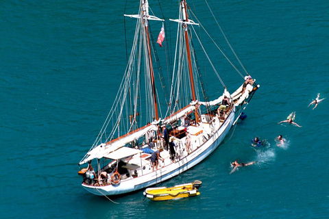 Whitehaven Beach Sailing And Snorkeling Cruise - Accommodation Georgetown 3