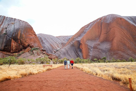 2-Day Uluru (Ayers Rock) And Kata Tjuta Trip From Alice Springs - Accommodation Georgetown 1