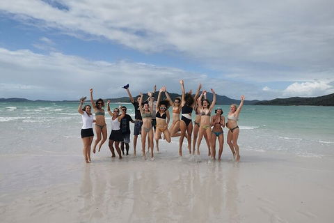 2-Night Whitsundays Sailing Cruise Incl. Whitehaven Beach & Great Barrier Reef - Accommodation Georgetown 4